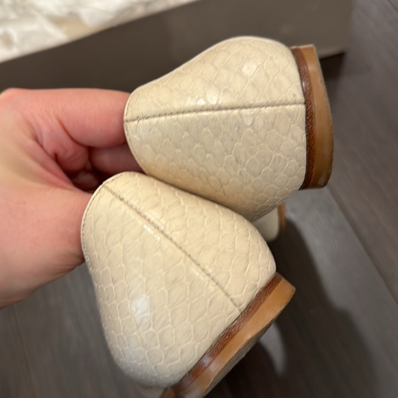 Club Monaco Flat - Picture 6 of 9